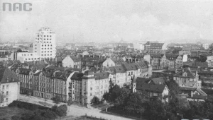 Katowice w okresie międzywojennym. Widok ogólny miasta z budynkiem Urzędu Skarbowego