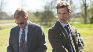 W produkcji HBO główne role zagrali Matthew McConaughey („Witaj w klubie”) i Woody Harrelson („Skandalista Larry Flynt”)