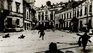 Wystawa "Burza we Lwowie" jest kolejną inicjatywą Muzeum AK, po wystawie „Burza zaczęła się na Wołyniu”, związaną z obchodami 70. rocznicy rozpoczęcia akcji "Burza"