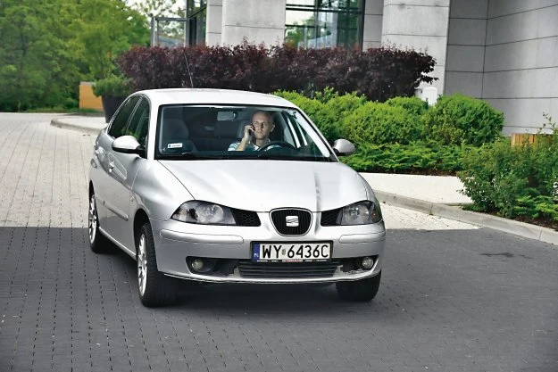 Bezkarne jest także poruszanie się bez pasów czy rozmowa przez telefon. Bezkarne jest także poruszanie się bez pasów czy rozmowa przez telefon.