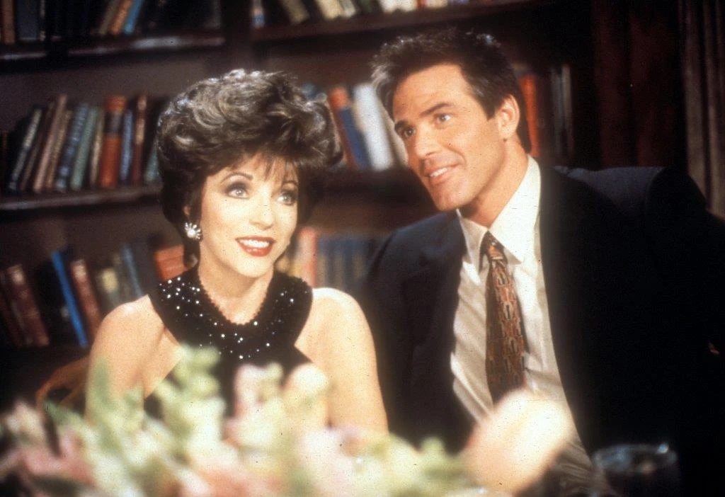 Joan Collins jako Christina w serialu "Pacific Palisades" Joan Collins jako Christina w serialu "Pacific Palisades"