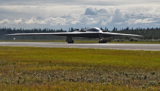 B-2 może zabrać na pokład kilkanaście bomb jądrowych     Fot. U.S. Air Force photo/Staff Sgt. Miguel Lara III