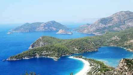 Turcja to jeden z najlepszych i najtańszych kierunków na urlop w lutym. 