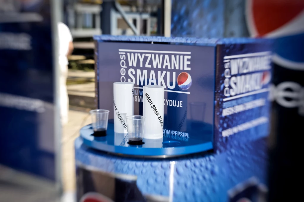 Każdy ma okazję wziąć udział w ślepym teście-zabawie, czyli dostaje Pepsi i inny napój typu cola w nieoznaczonych kubkach. W tym roku na wybranych eventach będzie można podjąć wyzwanie smaku także na napojach typu cola bez cukru Każdy ma okazję wziąć udział w ślepym teście-zabawie, czyli dostaje Pepsi i inny napój typu cola w nieoznaczonych kubkach. W tym roku na wybranych eventach będzie można podjąć wyzwanie smaku także na napojach typu cola bez cukru
