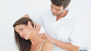 Noszenie pasa, stosowanie specjalnych plastrów i okłady przyniosą ulgę i złagodzą dolegliwości