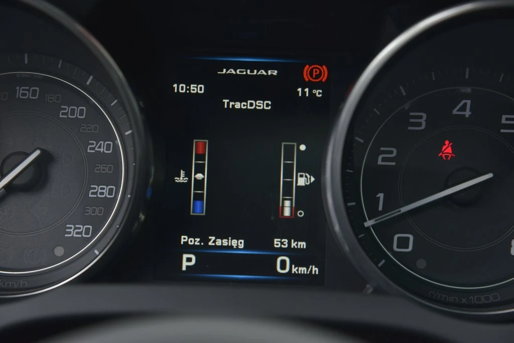 Układ stabilizacji toru jazdy DSC można „uśpić” (pozwala wtedy na lekkie uślizgi)...