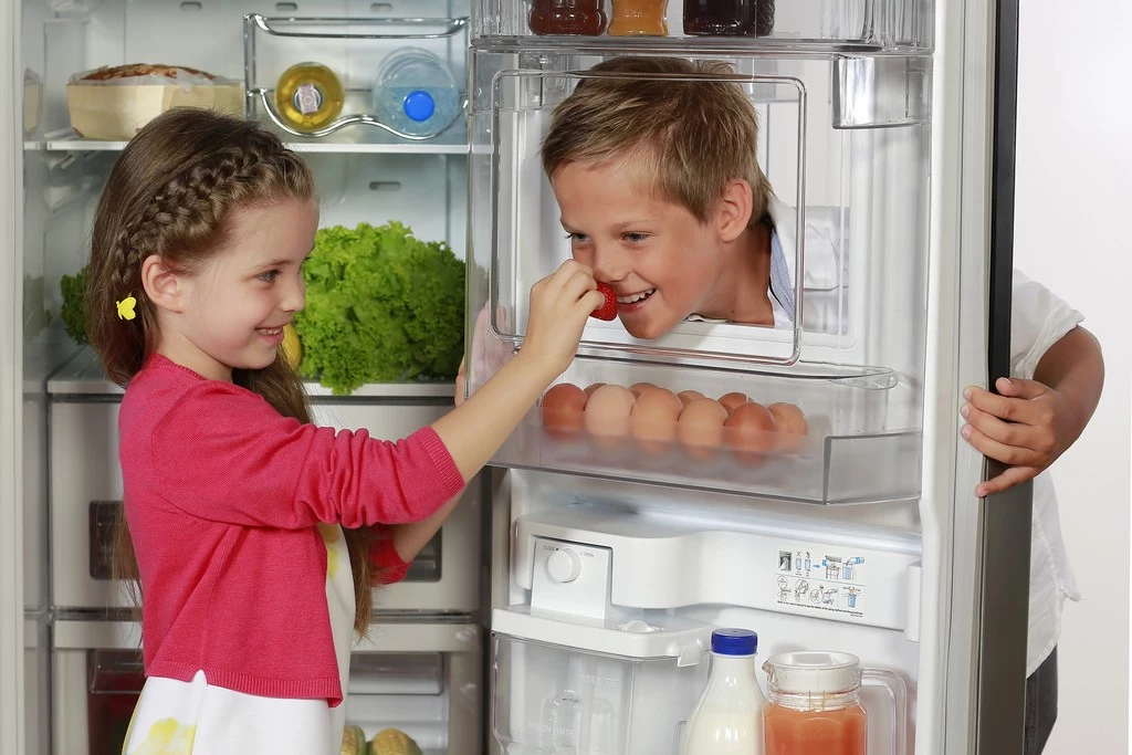 Funkcja Door-in-Door (Minibar) jest bardzo przydatna, zwłaszcza podczas domowych imprez