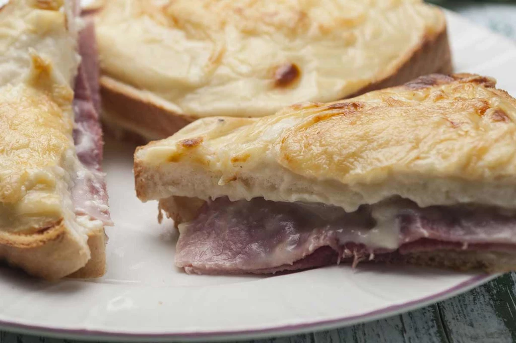 Kanapki Monte Cristo - to danie występuje w wielu wersjach! Kanapki Monte Cristo - to danie występuje w wielu wersjach!