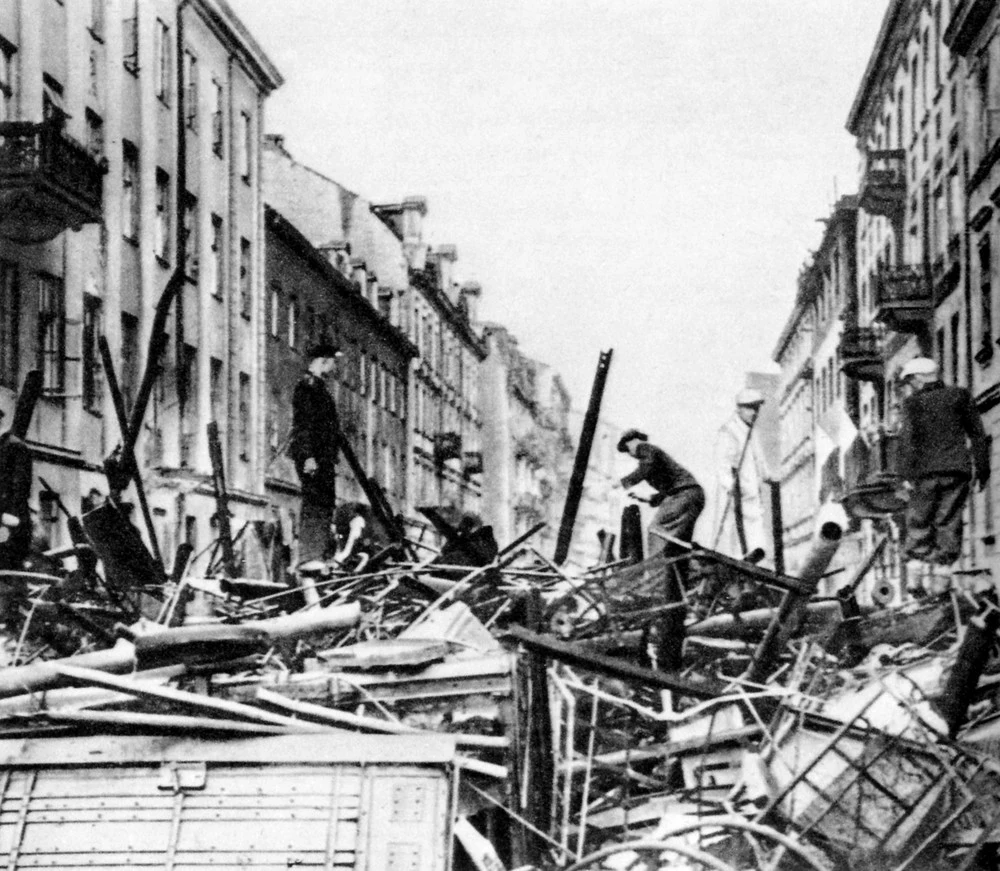 Barykada powstańcza na ul. Żelaznej, 1944
