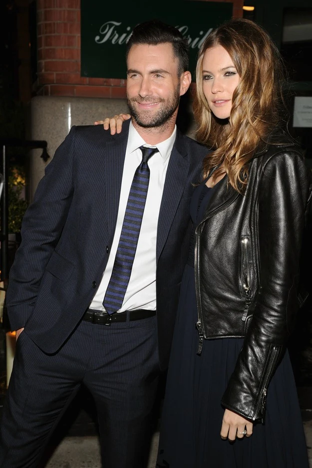 Adam Levine z żoną Adam Levine z żoną