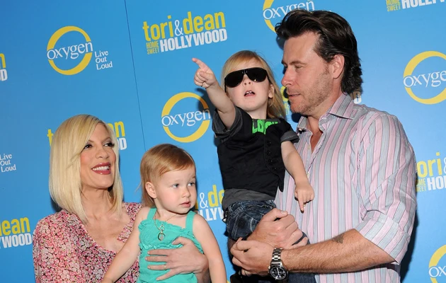 Tori Spelling z mężem i dziećmi Tori Spelling z mężem i dziećmi