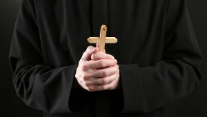 82 proc. Polaków uważa, że katolicy w życiu publicznym mają prawo wyrażać swoje poglądy wynikające z przynależności religijnej