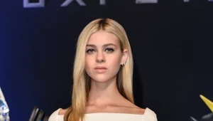 Nicola Peltz w odważnej sukience