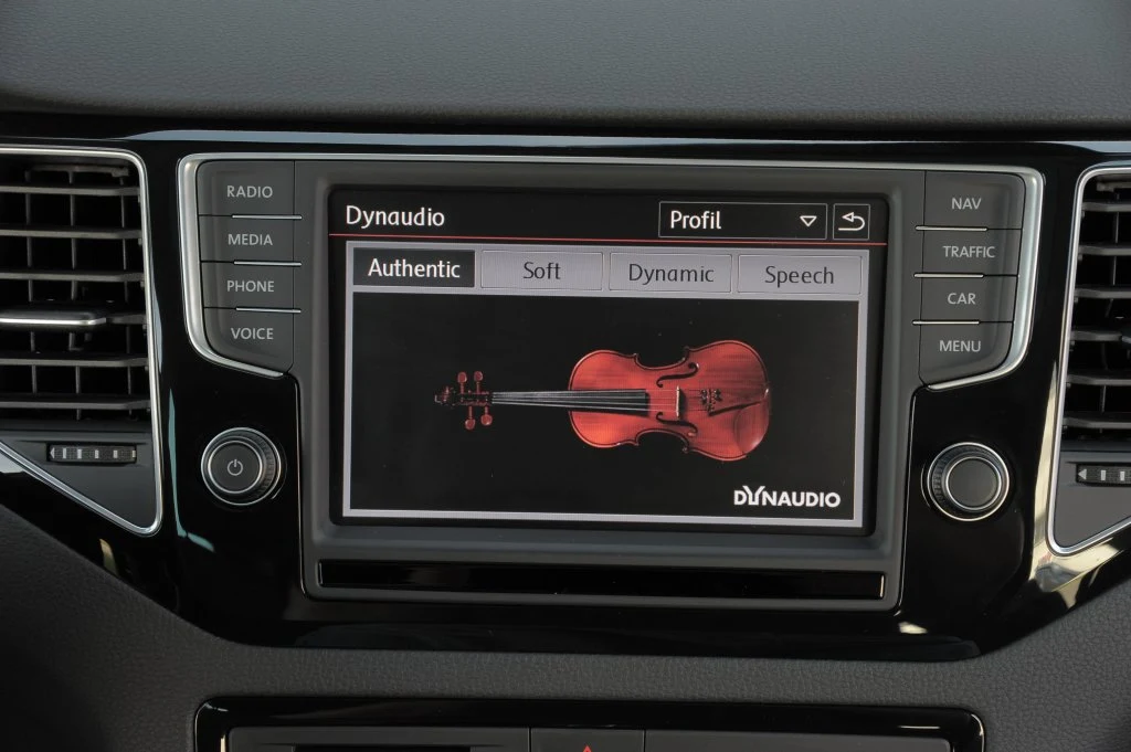 System Dynaudio (400 W) ma efektowne menu, ale przede wszystkim świetnie brzmi. System Dynaudio (400 W) ma efektowne menu, ale przede wszystkim świetnie brzmi.