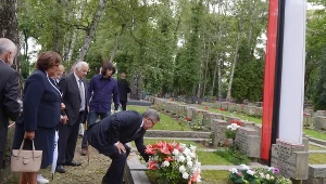 Komorowski złożył kwiaty na Powązkach