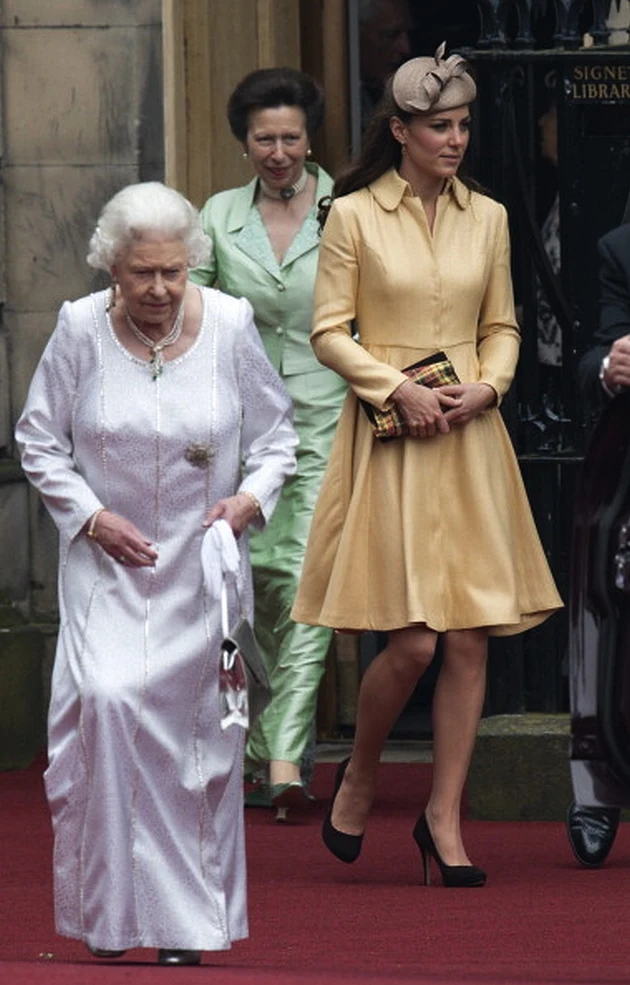 Elżbieta II z księżną Kate 