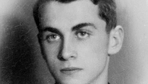 Krzysztof Kamil Baczyński na reprodukcji zdjęcia z 1937 roku