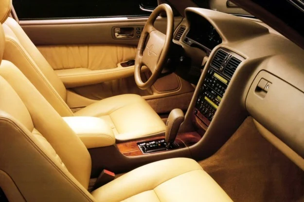 Lexus LS400. Wnętrze 