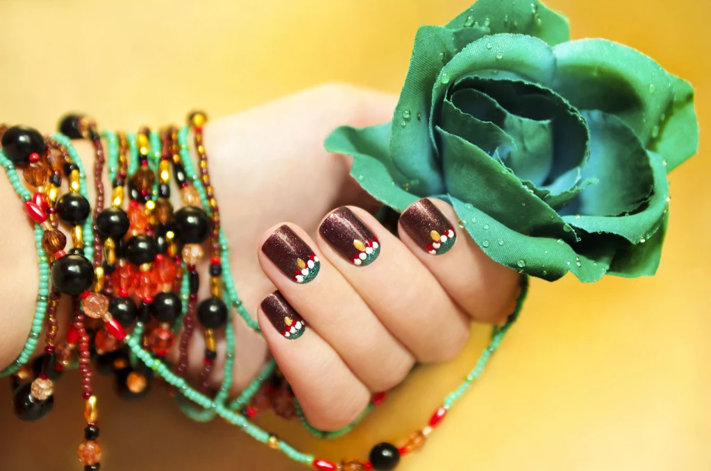 Manicure księżycowy Manicure księżycowy