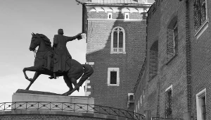 Rekonstrukcję pomnika wykonał drezdeński rzeźbiarz Rudolf Lohner