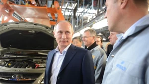 Władimir Putin nie raz i nie dwa promował rodzimą - przynajmniej z nazwy - motoryzację