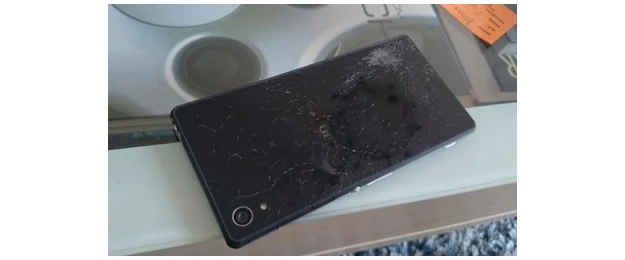 Xperia Z2 po 6 tygodniach spędzonych w słonej wodzie. Fot. Mobil.se Xperia Z2 po 6 tygodniach spędzonych w słonej wodzie. Fot. Mobil.se