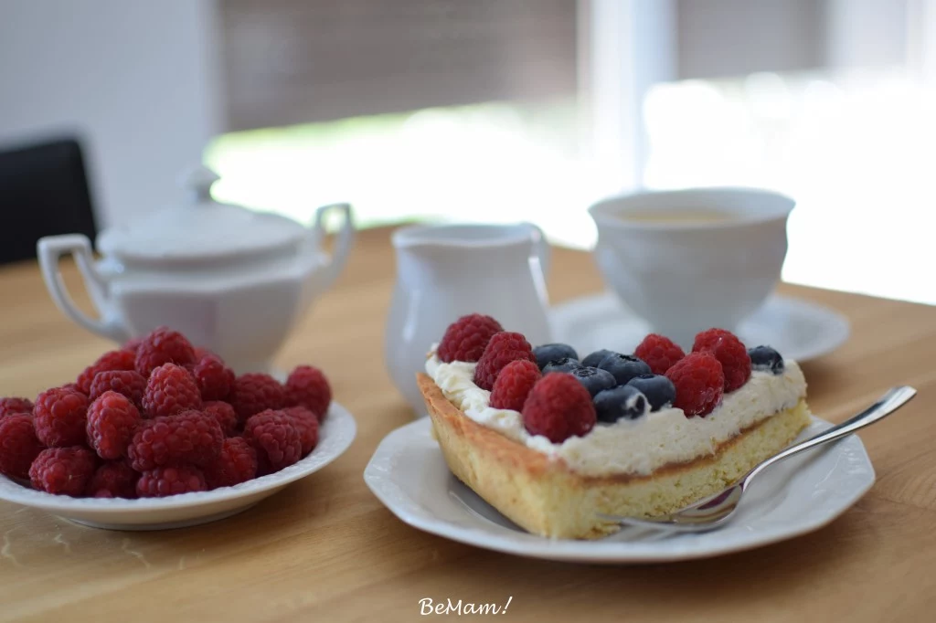 Tarta z mascarpone i owocami 