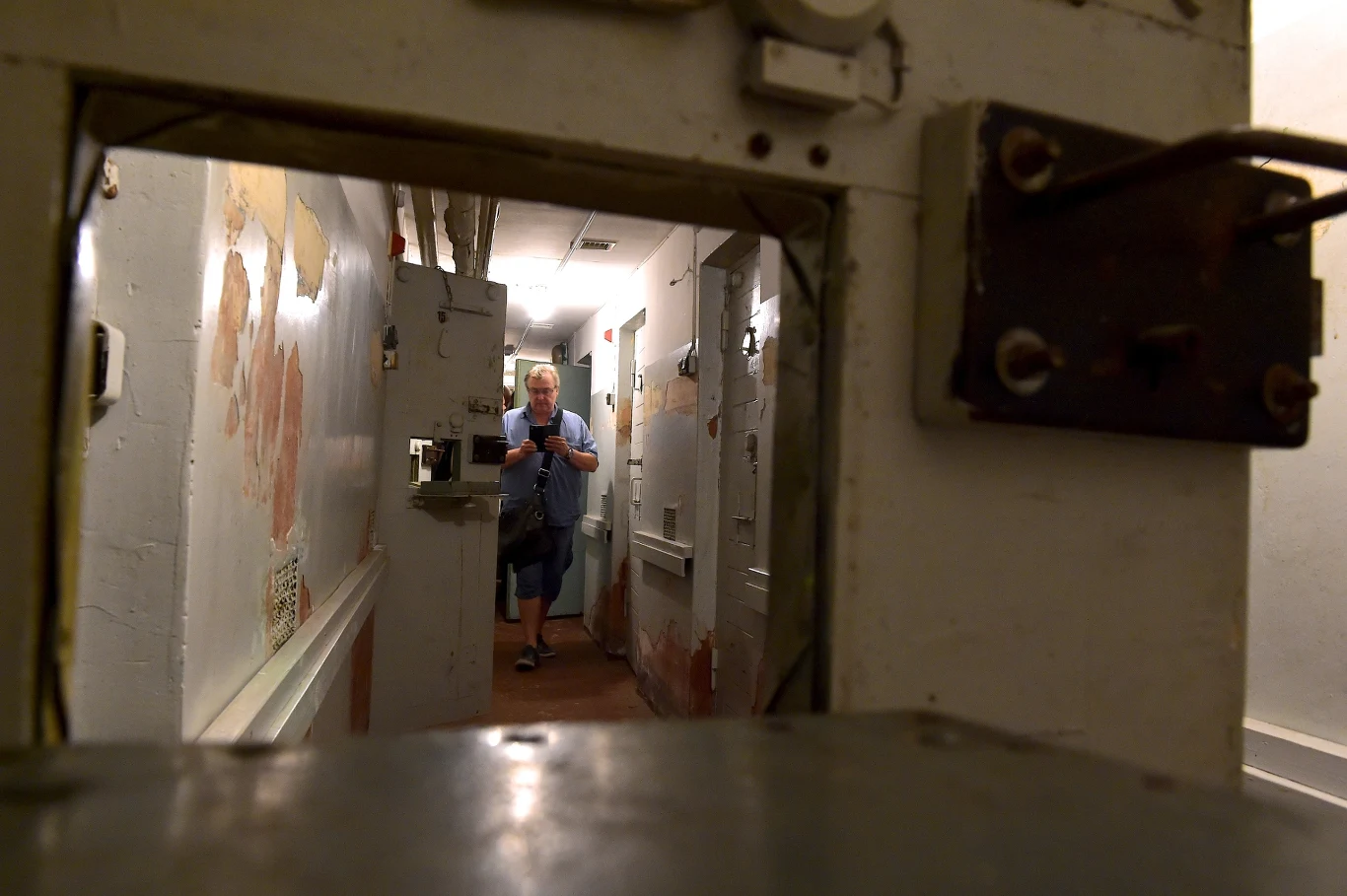 Wielu więźniów po latach wróciło do miejsca, gdzie kiedyś przetrzymywali ich agenci KGB Wielu więźniów po latach wróciło do miejsca, gdzie kiedyś przetrzymywali ich agenci KGB