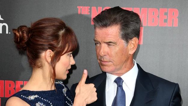 Olga Kurylenko,  Pierce Brosnan