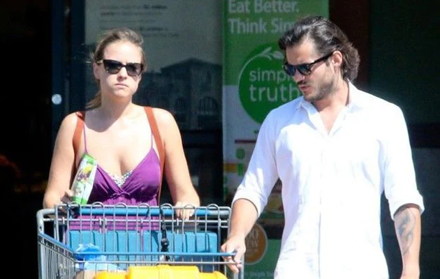 Alicja Bachleda-Curuś i Pierluigi Malavasi na zakupach Alicja Bachleda-Curuś i Pierluigi Malavasi na zakupach