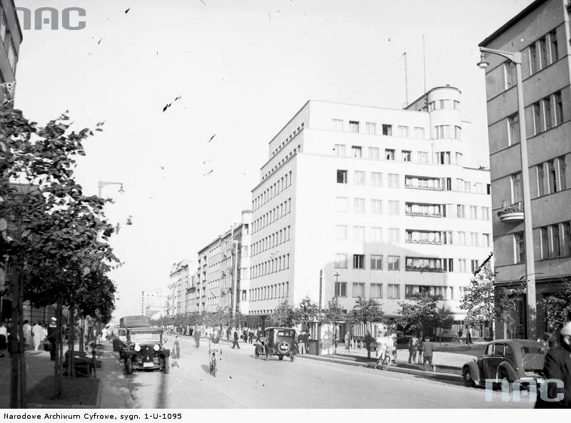 Nowoczesne budynki mieszkalne przy ulicy 3-go Maja w Gdyni. Widoczne samochody, 1938