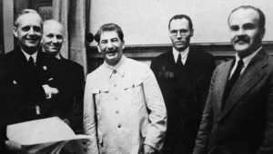 Podpisanie paktu o nieagresji pomiędzy sowiecką Rosją i III Rzeszą, zwanego paktem Ribbentrop-Mołotow.