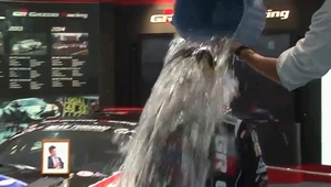 Prezes Toyoty przyłącza się do akcji "Ice Bucket Challange"