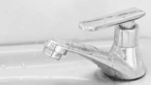 Zakaz picia wody będzie obowiązywał co najmniej do jutra / Zdj. ilustracyjne