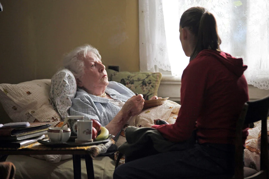 Sława Kwaśniewska w scenie z serialu "Głęboka woda"