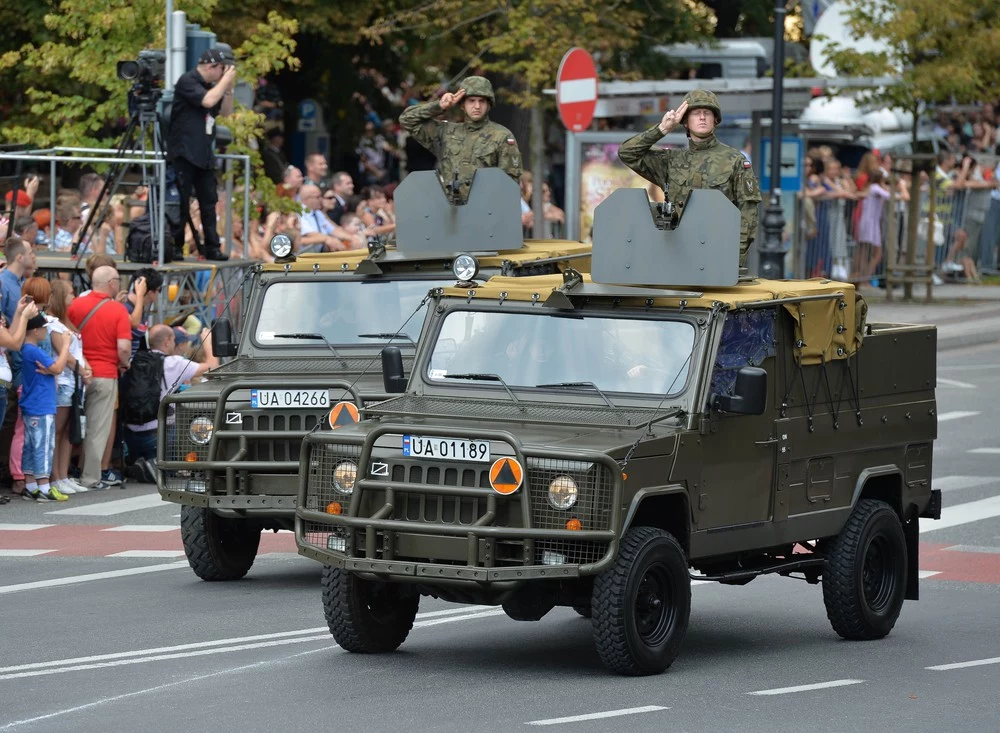 Samochodów wojskowych armii nie brakuje. Ale mogą być potrzebne cywilne, wcale nie terenowe