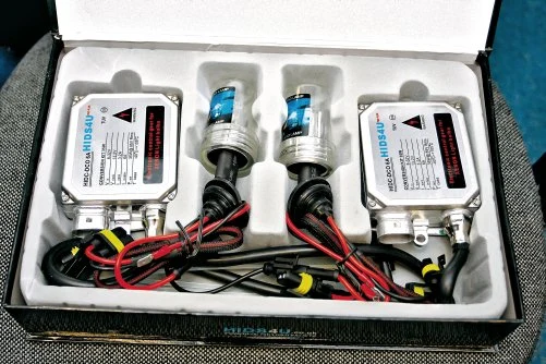 Nie wolno mocować ksenonów w reflektorach halogenowych.