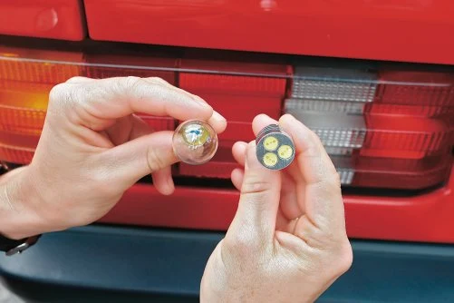 Wymiana żarówek na LED-owe jest niezgodna z przepisami.