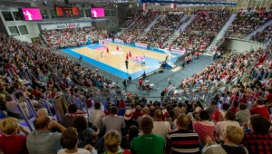 Wypełniona hala w Lubinie podczas meczu Polska - Austria