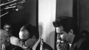 Podpisanie Porozumień Sierpniowych, na zdjęciu wicepremier Mieczysław Jagielski i Lech Wałęsa, przewodniczący komitetu strajkowego, 31.08.1980