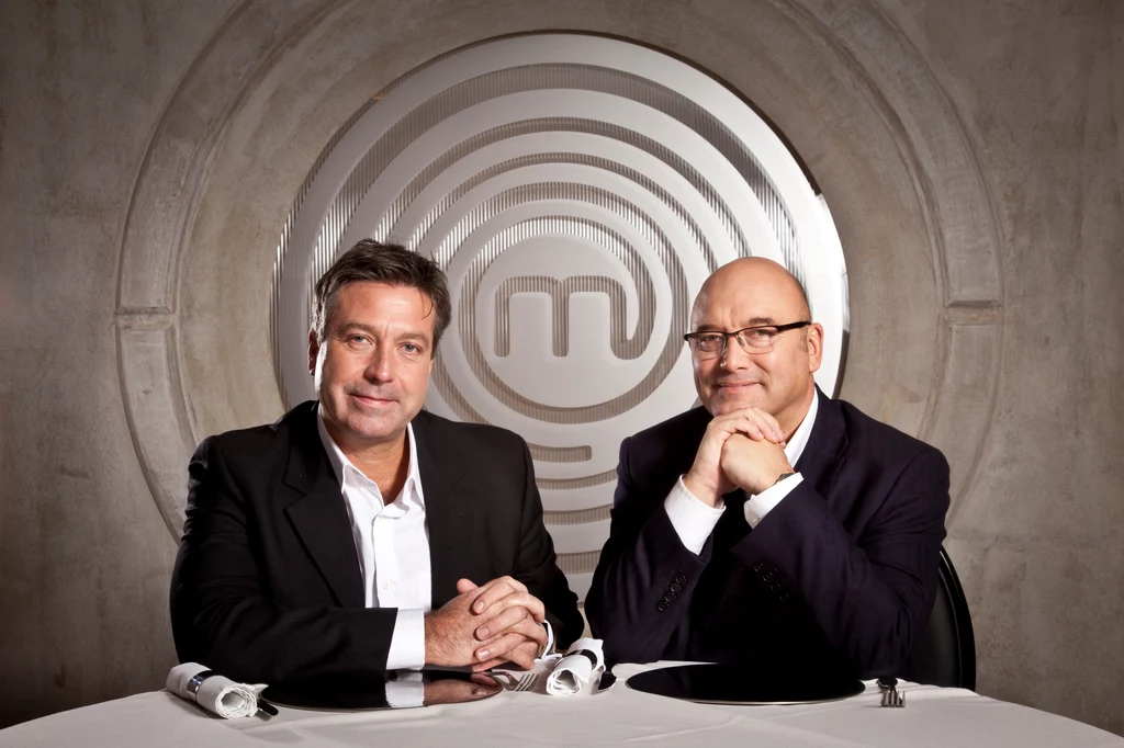 Jurorzy brytyjskiego MasterChefa: szef kuchni John Torode i autor książek o jedzeniu Gregg Wallace Jurorzy brytyjskiego MasterChefa: szef kuchni John Torode i autor książek o jedzeniu Gregg Wallace