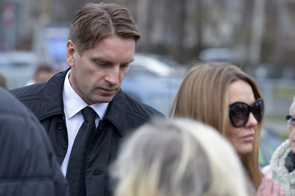 Hanna i Tomasz Lisowie na pogrzebie Andrzeja Turskiego Hanna i Tomasz Lisowie na pogrzebie Andrzeja Turskiego