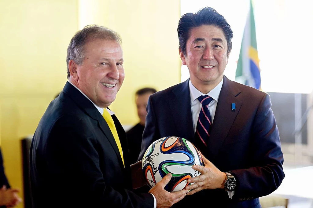 Zico (z lewej) podczas niedawnego spotkania z japońskim premierem Shinzo Abe
