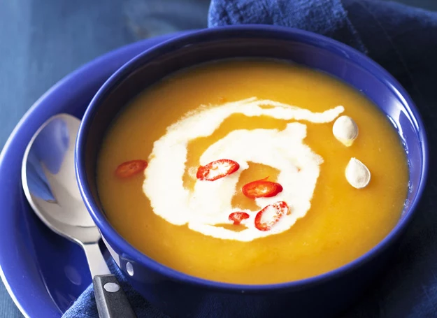 Zupa dyniowa zawiera mało kalorii. 