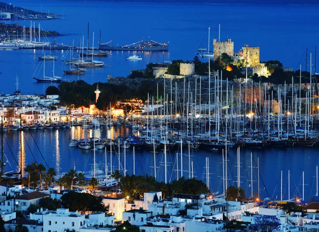 Widok na port w nocy Bodrum, Riwiera Turecka 