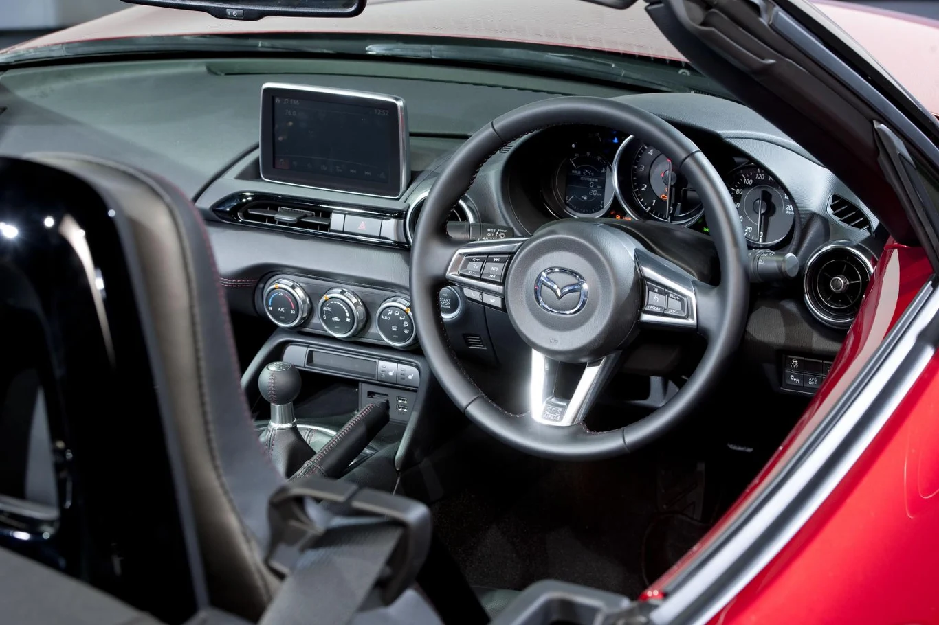 Mazda MX-5 (2016) Mazda MX-5 (2016)