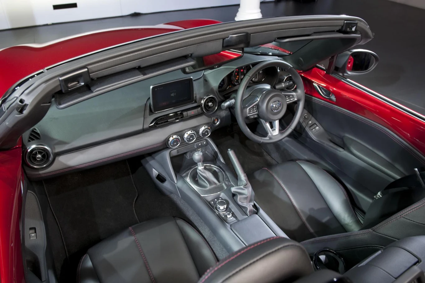 Mazda MX-5 (2016) Mazda MX-5 (2016)