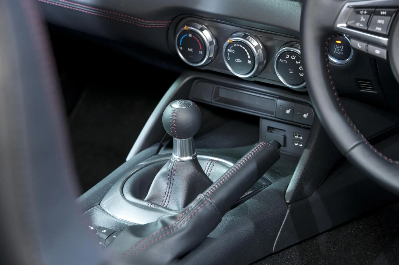 Mazda MX-5 (2016) Mazda MX-5 (2016)