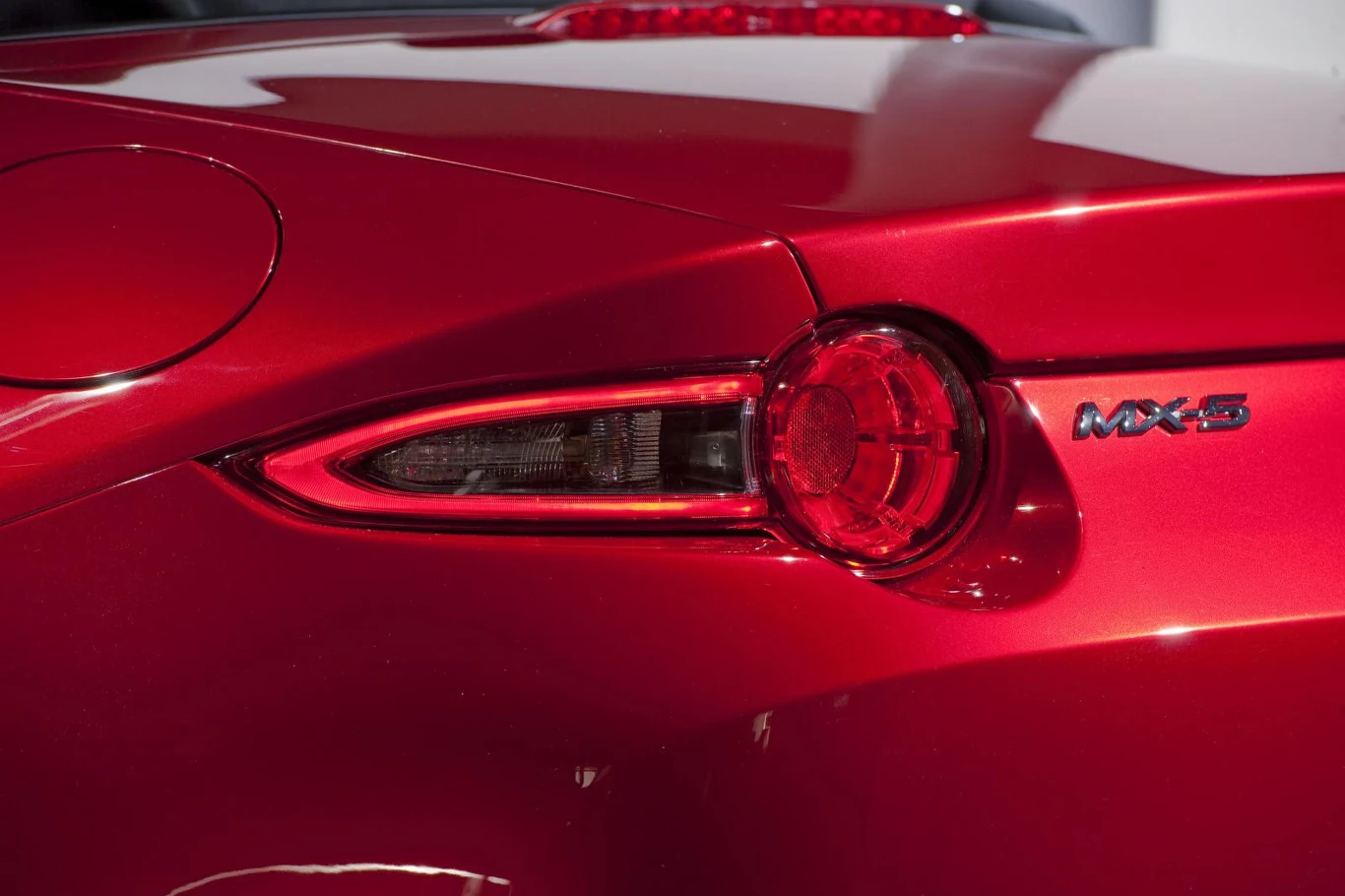Mazda MX-5 (2016) Mazda MX-5 (2016)