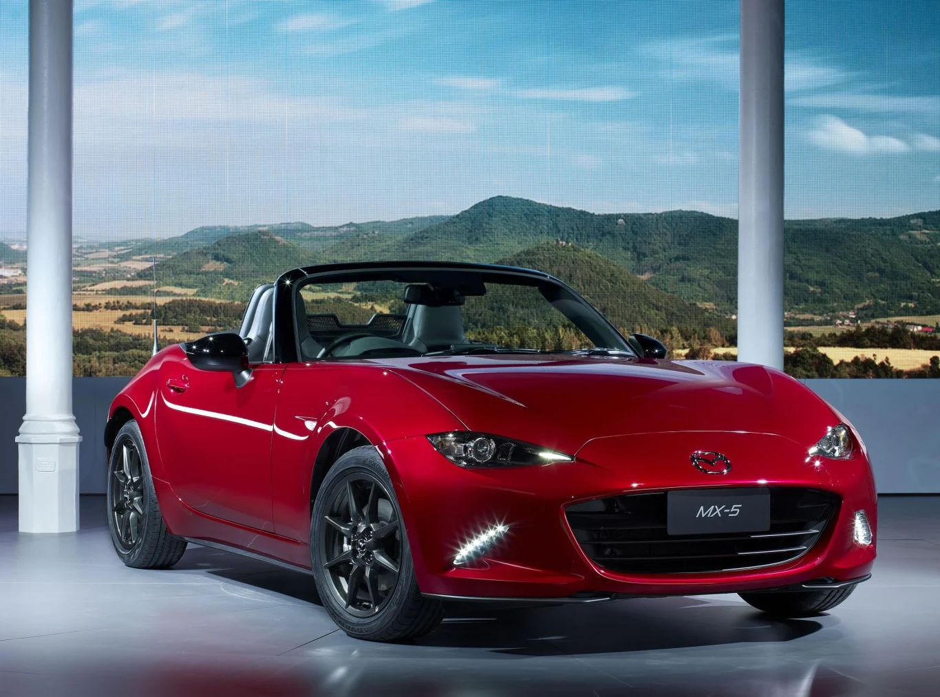 Mazda MX-5 (2016) Mazda MX-5 (2016)